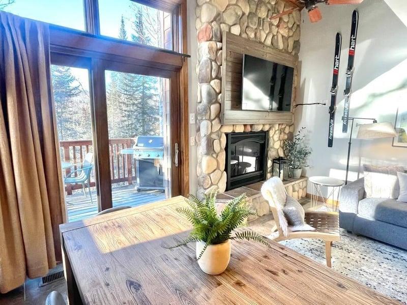 543 Moose Mountain Dr, Lutsen, MN 55612