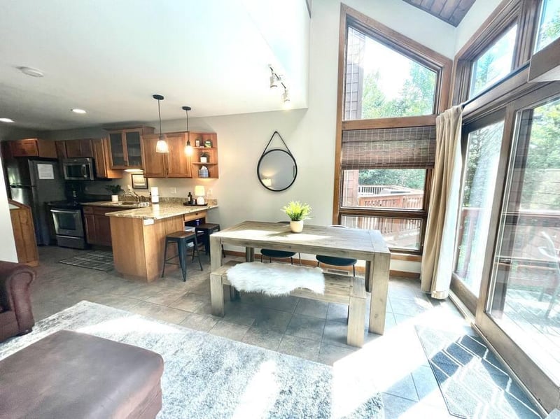 543 Moose Mountain Dr, Lutsen, MN 55612