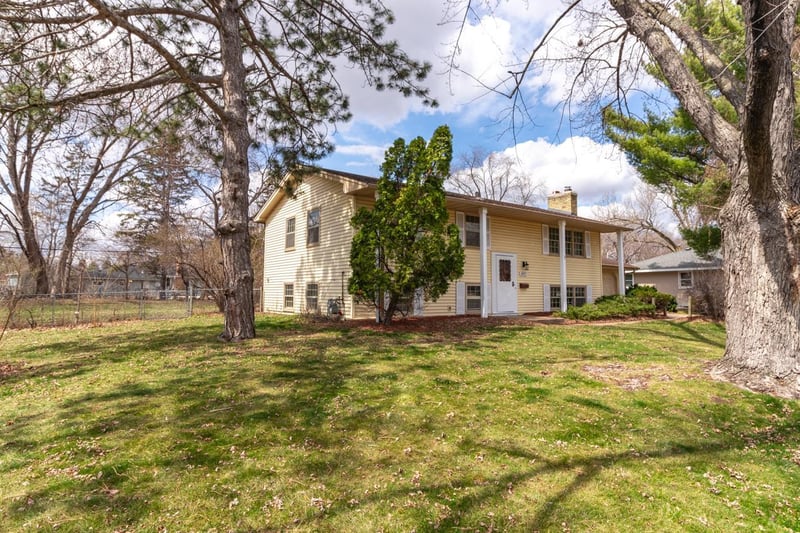 6957 Douglas Dr N, Brooklyn Park, MN 55429