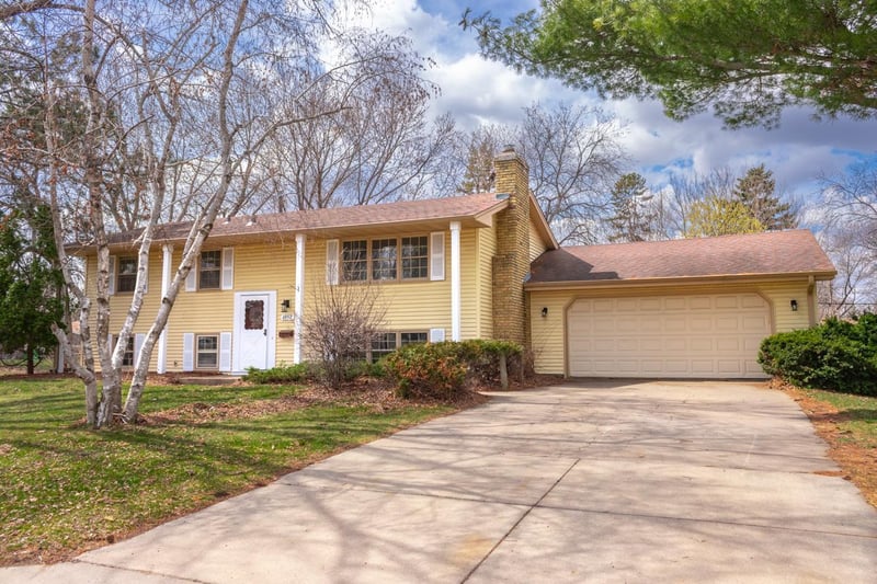 6957 Douglas Dr N, Brooklyn Park, MN 55429