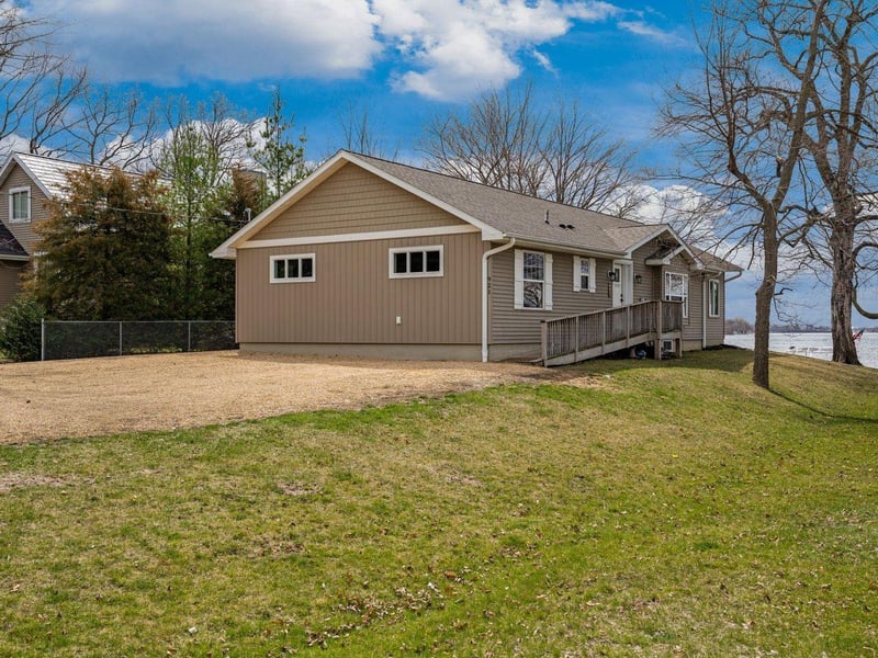 921 Reed St N, Waterville, MN 56096