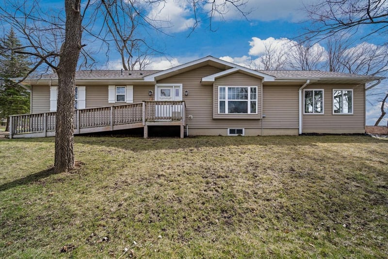 921 Reed St N, Waterville, MN 56096