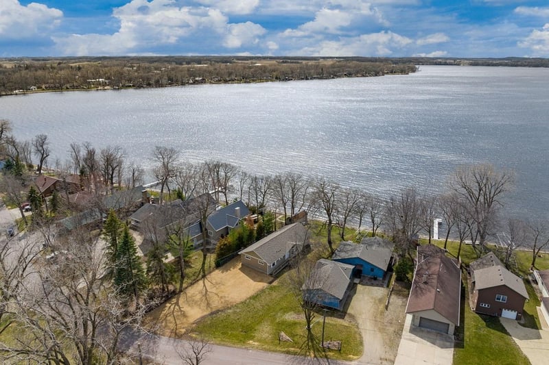 921 Reed St N, Waterville, MN 56096