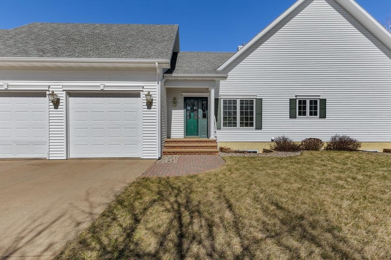 1 Crystal Ct, Saint James, MN 56081
