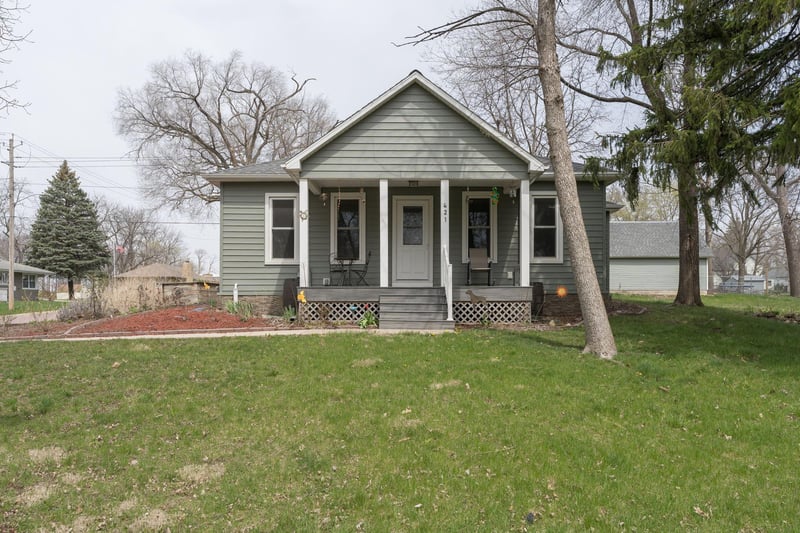 421 W Main St, Madelia, MN 56062