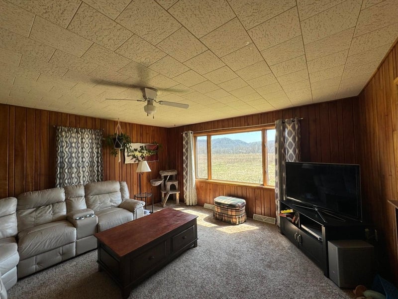 8404 County 4, Houston, MN 55943