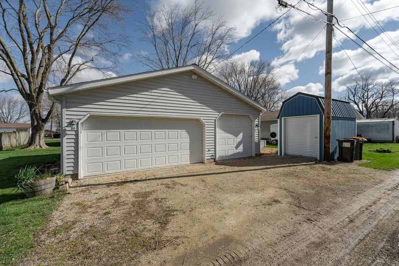 405 2nd St W, Claremont, MN 55924