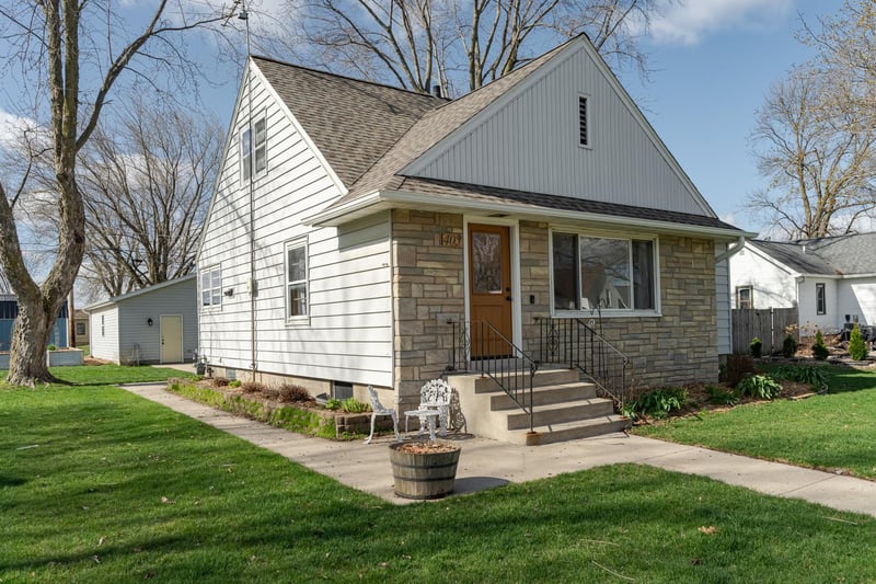 405 2nd St W, Claremont, MN 55924