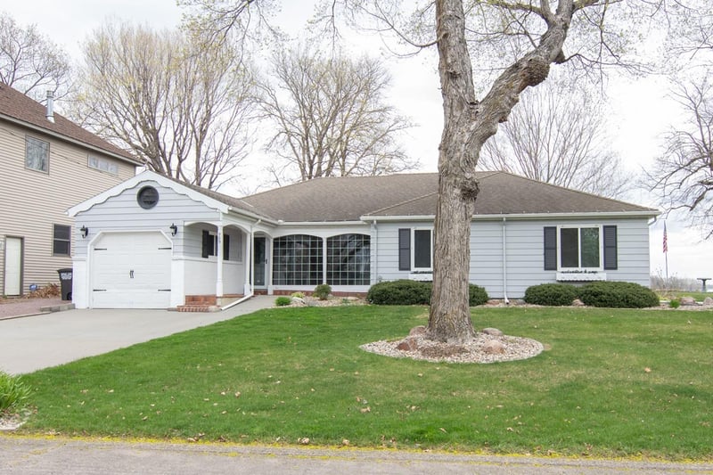909 Point Pleasant Rd, Madison Lake, MN 56063