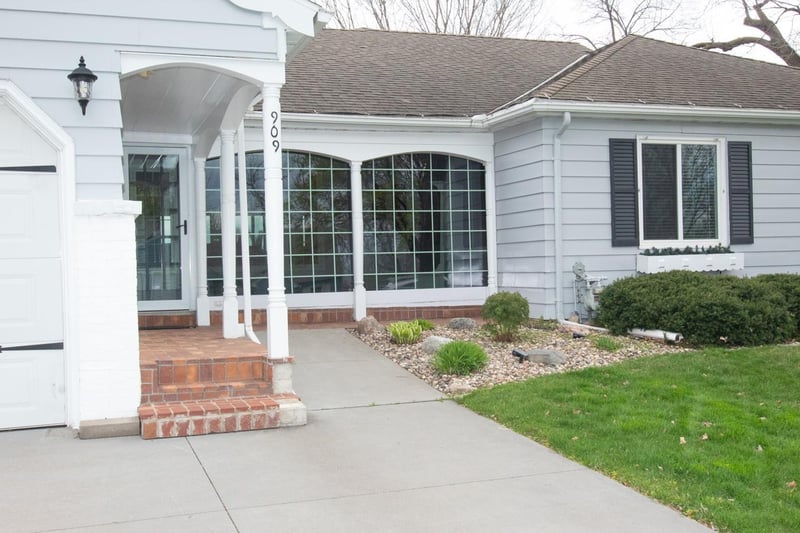 909 Point Pleasant Rd, Madison Lake, MN 56063