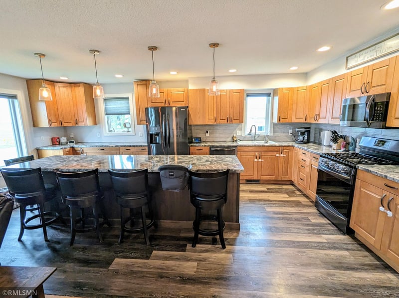 960 Grove Ave, Bird Island, MN 55310