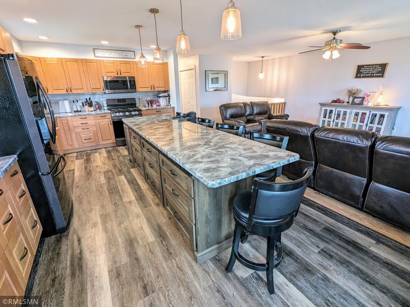 960 Grove Ave, Bird Island, MN 55310