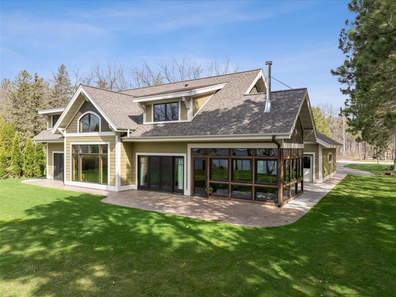 5163 320th St, Cushing, MN 56443