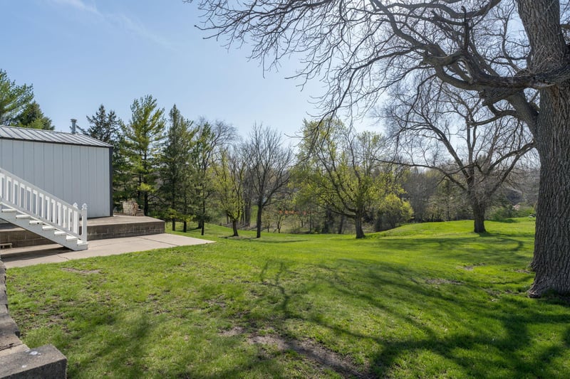210 4th St, Cleveland, MN 56017