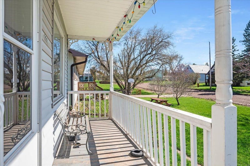 608 16th Ave W, Ashland, WI 54806