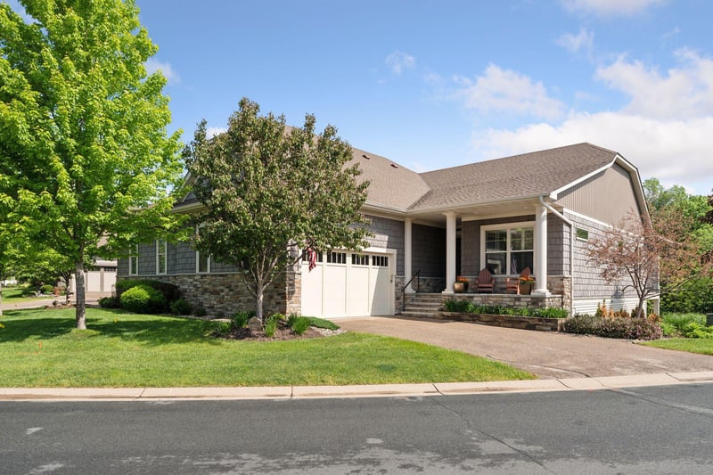 10733 Lyndale Bluffs Trl, Bloomington, MN 55420