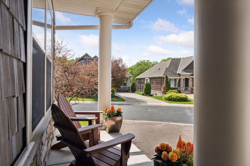 10733 Lyndale Bluffs Trl, Bloomington, MN 55420