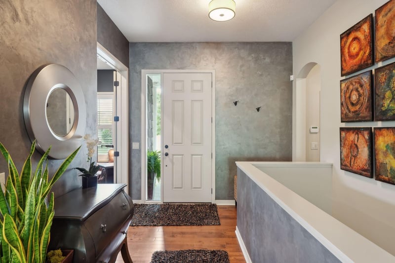 10733 Lyndale Bluffs Trl, Bloomington, MN 55420