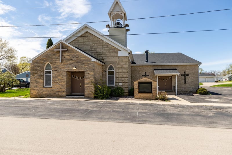 515 Walnut St, Mantorville, MN 55955