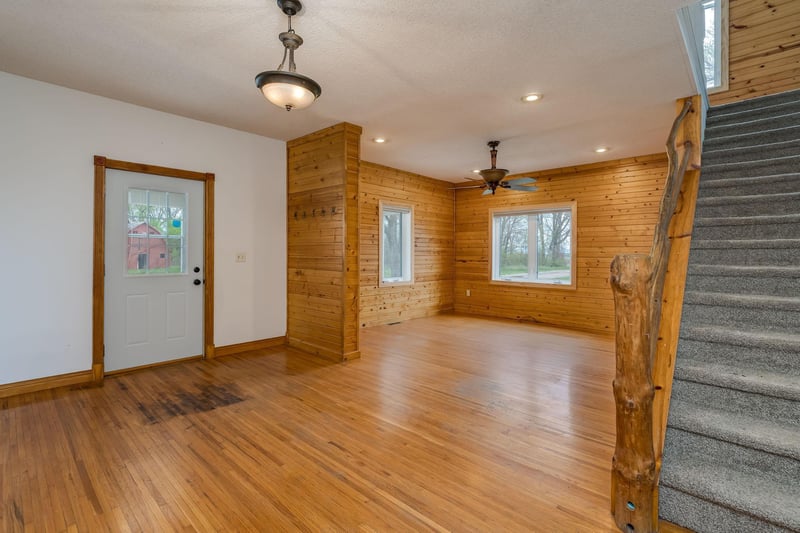 84543 305th St, Madelia, MN 56062