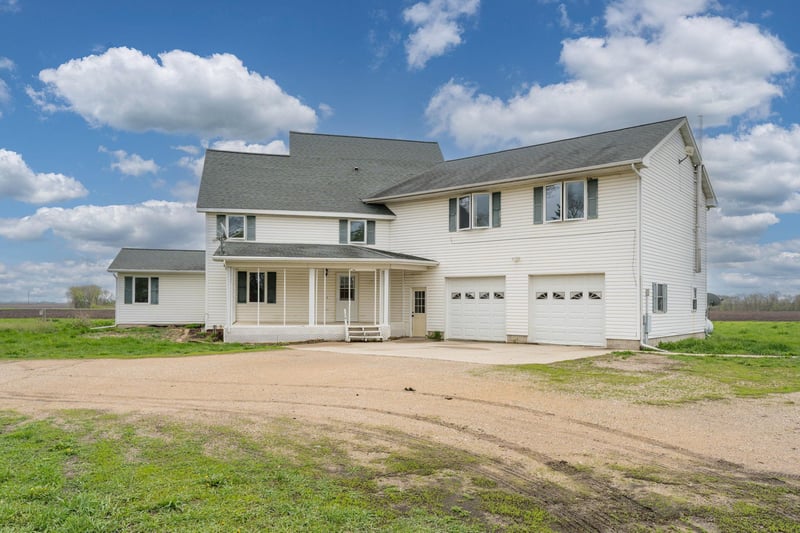 84543 305th St, Madelia, MN 56062