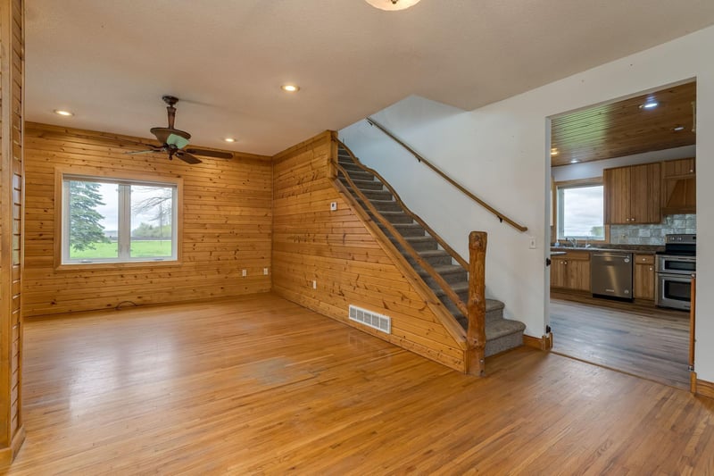 84543 305th St, Madelia, MN 56062