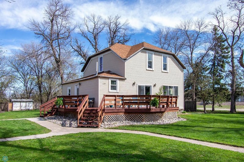 228 1st St NW, Kent, MN 56553
