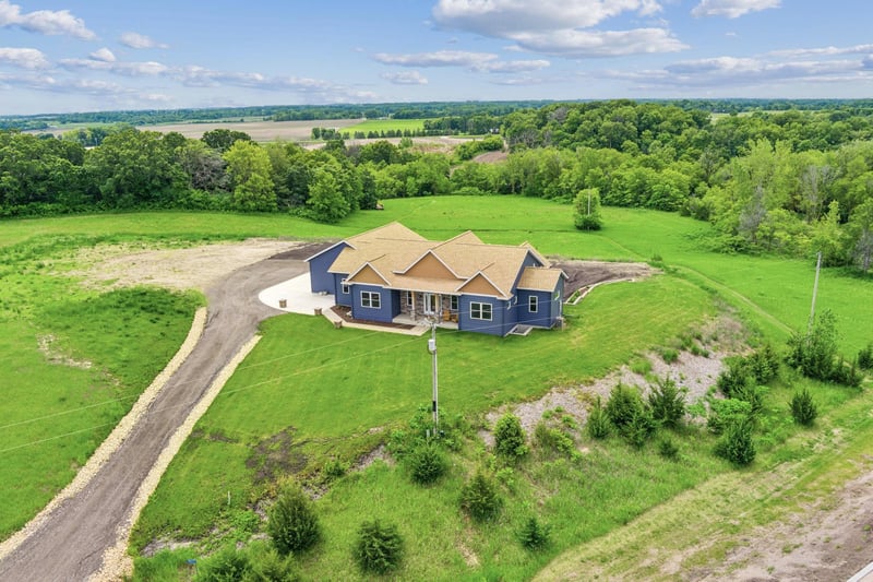 18677 Shelby Ct, Waterville, MN 56096