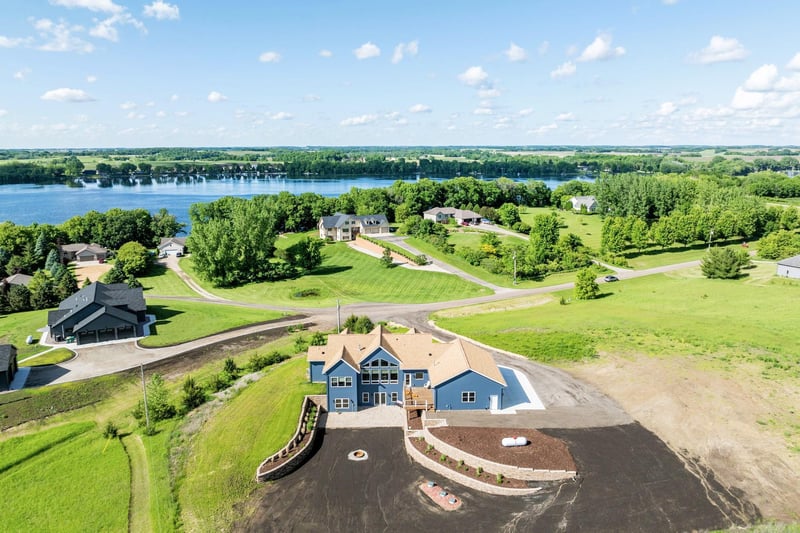 18677 Shelby Ct, Waterville, MN 56096