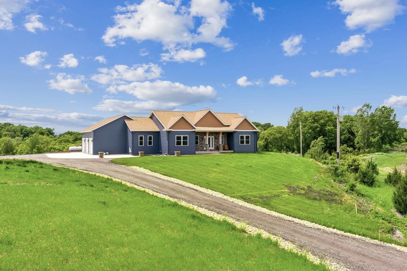18677 Shelby Ct, Waterville, MN 56096