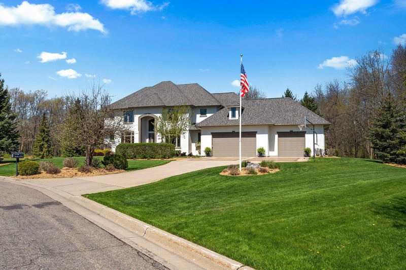 1946 Woodcrest Dr NE, Owatonna, MN 55060