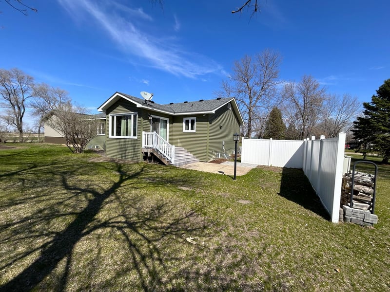 949 Ash St, Appleton, MN 56208