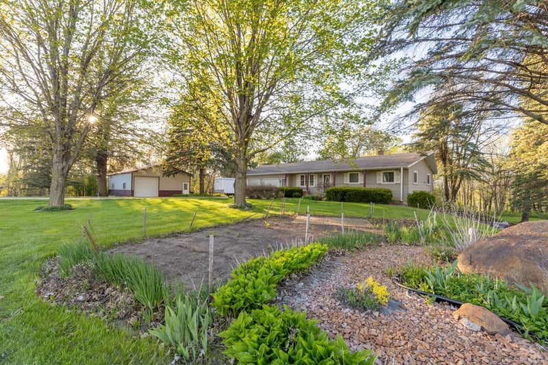 9715 40th St W, Webster, MN 55088
