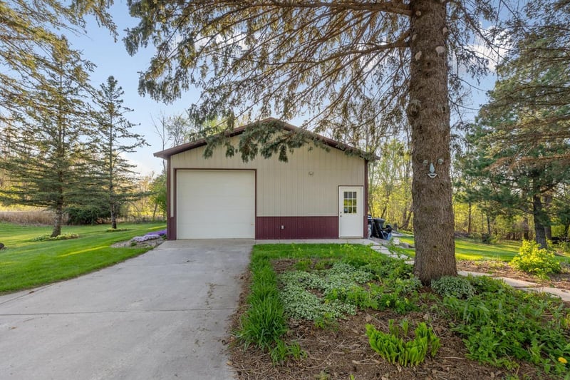 9715 40th St W, Webster, MN 55088