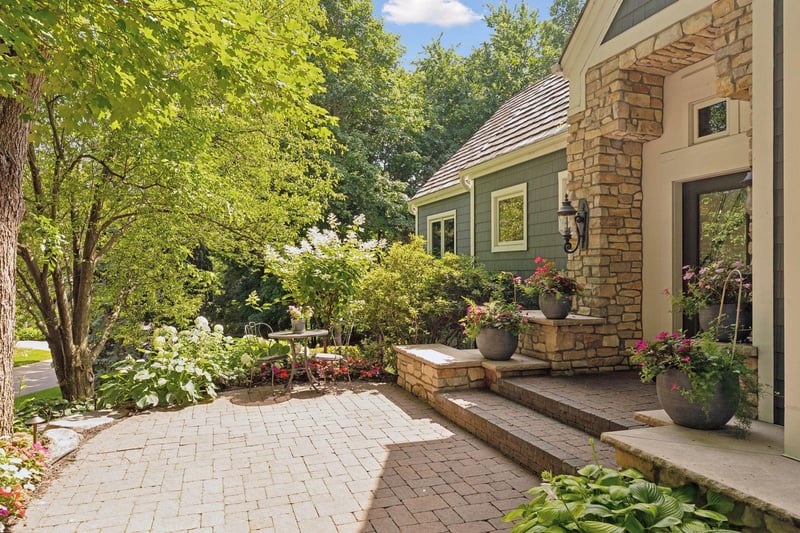 155 Gideons Point Rd, Excelsior, MN 55331