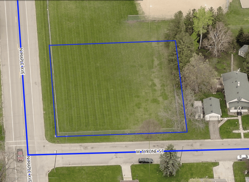 350 Tyrone St W, Le Center, MN 56057