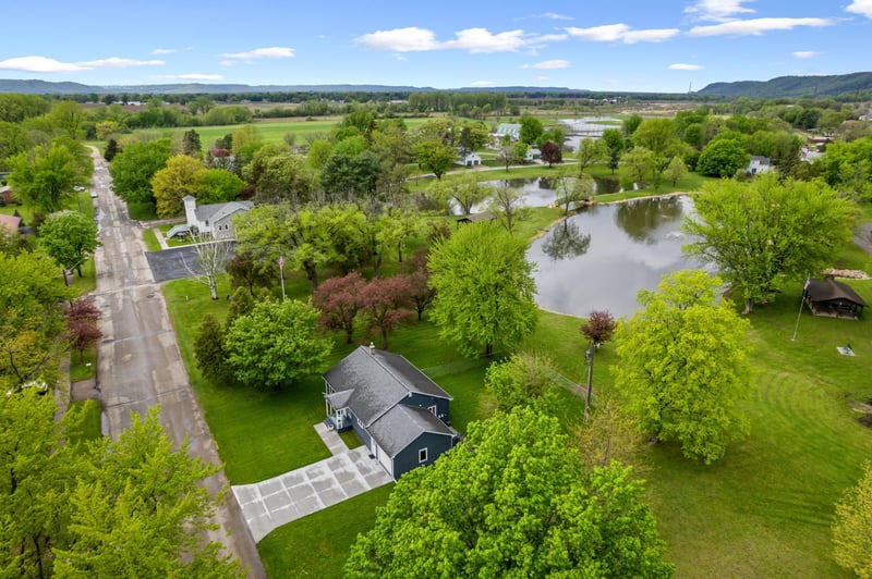 204 Michaels St, Cochrane, WI 54622