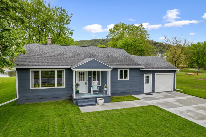 204 Michaels St, Cochrane, WI 54622