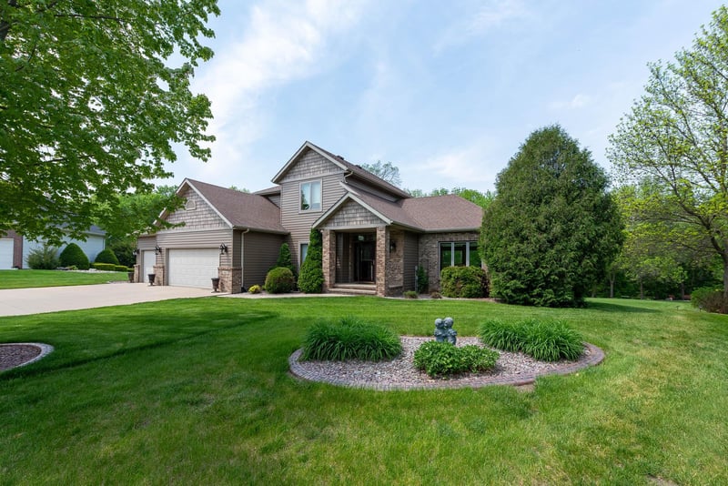 1002 Timberidge Trl, Eagle Lake, MN 56024