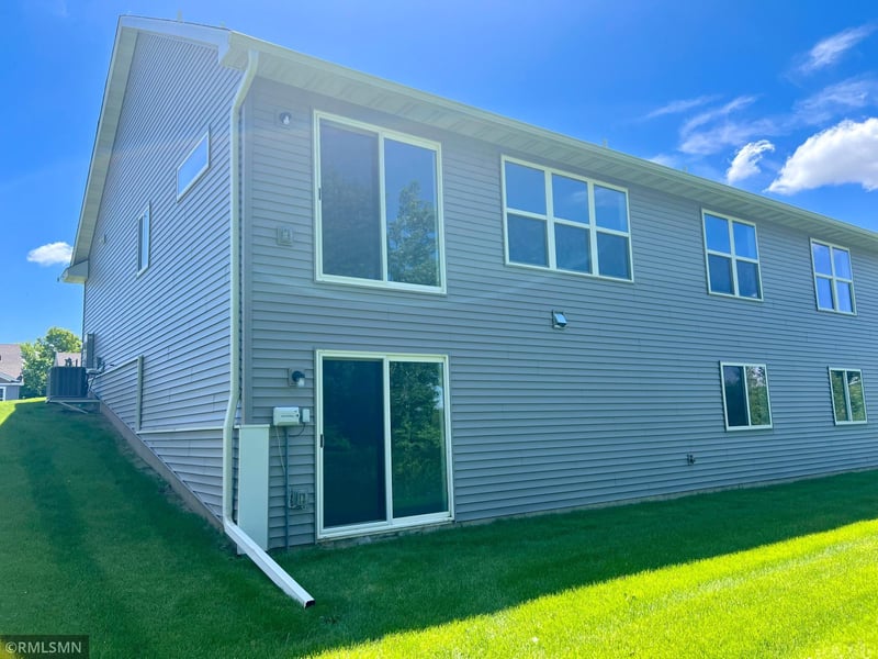 650 Tomahawk Ct, Madison Lake, MN 56063