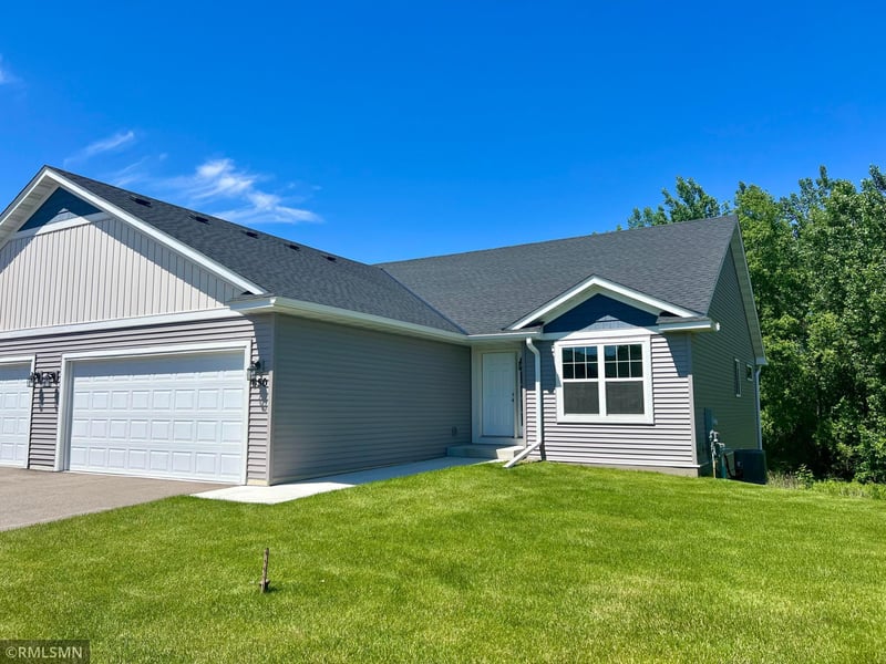 650 Tomahawk Ct, Madison Lake, MN 56063
