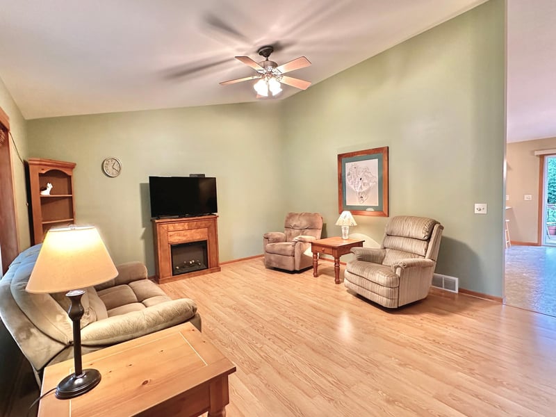 1203 11th St W, Altoona, WI 54720