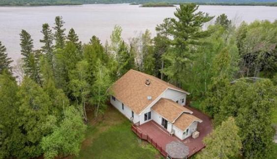 2770 S Riverview Dr, Superior, WI 54880