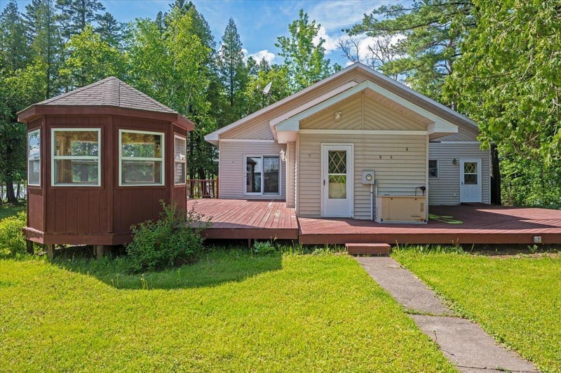 2770 S Riverview Dr, Superior, WI 54880