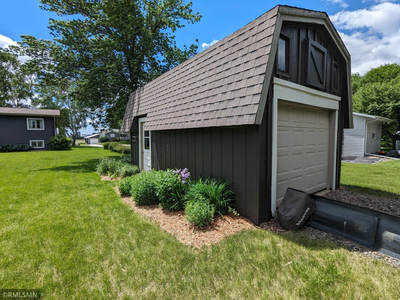 540 Ranchwood Dr, Bird Island, MN 55310