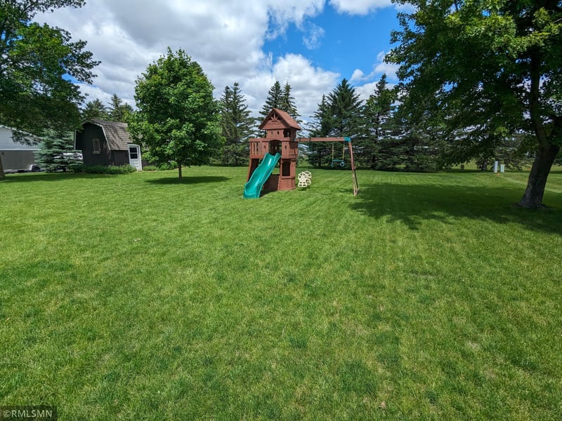 540 Ranchwood Dr, Bird Island, MN 55310