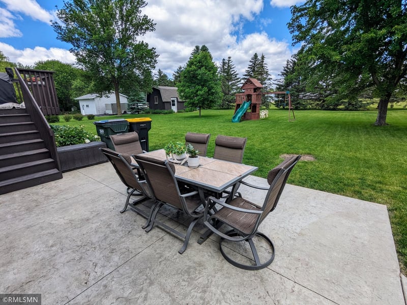 540 Ranchwood Dr, Bird Island, MN 55310