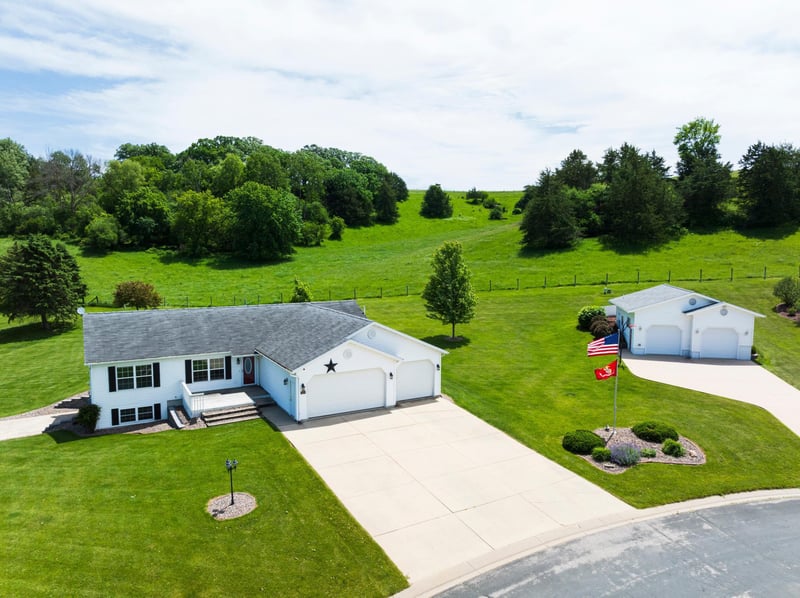 420 Parkside Dr SE, Preston, MN 55965
