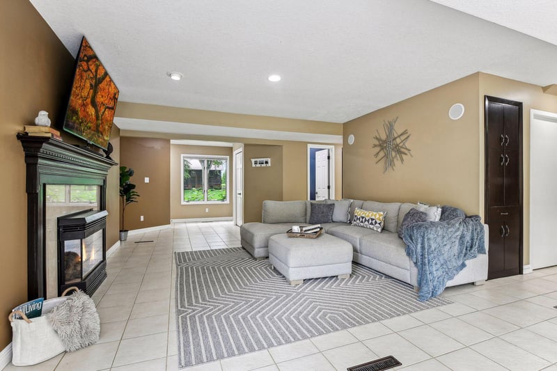525 Edgewood Dr, Glencoe, MN 55336