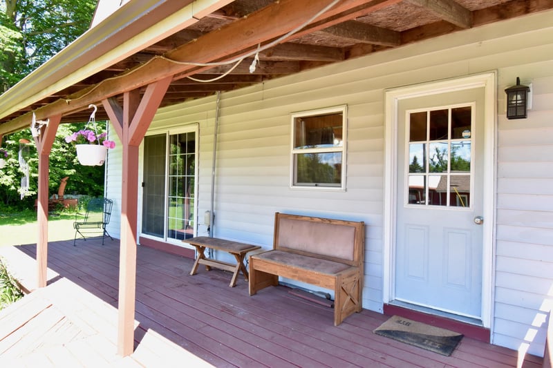 1603 NE Homestead Rd NE, Nelson, MN 56355